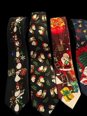 Lot Of 4 Christmas Mens Neck Ties - Hallmark, Peanuts, Tie Tales